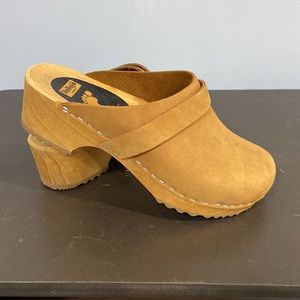 Vollsjo Clog Size 7- Tan leather